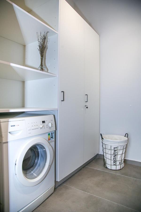 Caravin Wanderhome, 5 Min From Metro Nea Ionia Атина Екстериор снимка
